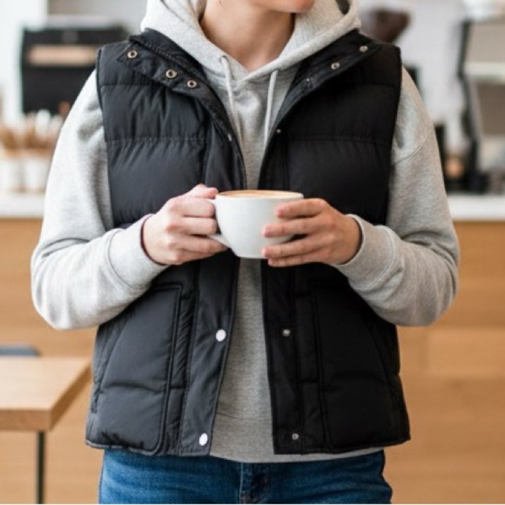 American Eagle Outfitters Black Puffer Vest